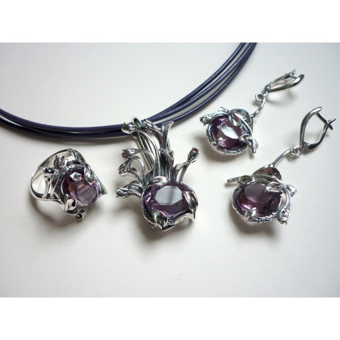 Necklace Necklace