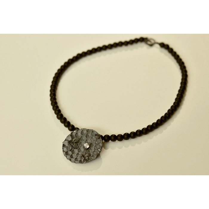 NECKLACE 'GRAVITATING OBJECTS'